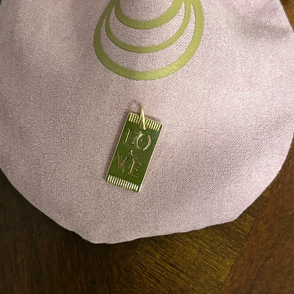 Jane Win pendant - Picture 1 of 4